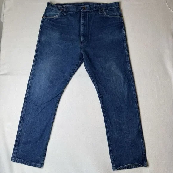 Wrangler Jeans Men's 42x32 Blue Cowboy‎ Cut  13MWZ Medium Wash - Picture 2 of 8